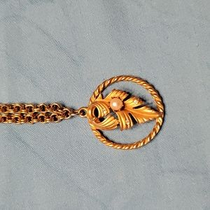 Gold tone leaf pendant w/ faux pearl